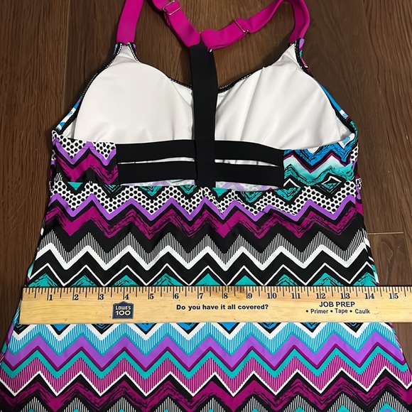 NWOT tankini top Medium Adjustable straps Colorful geo pattern - Picture 11 of 12